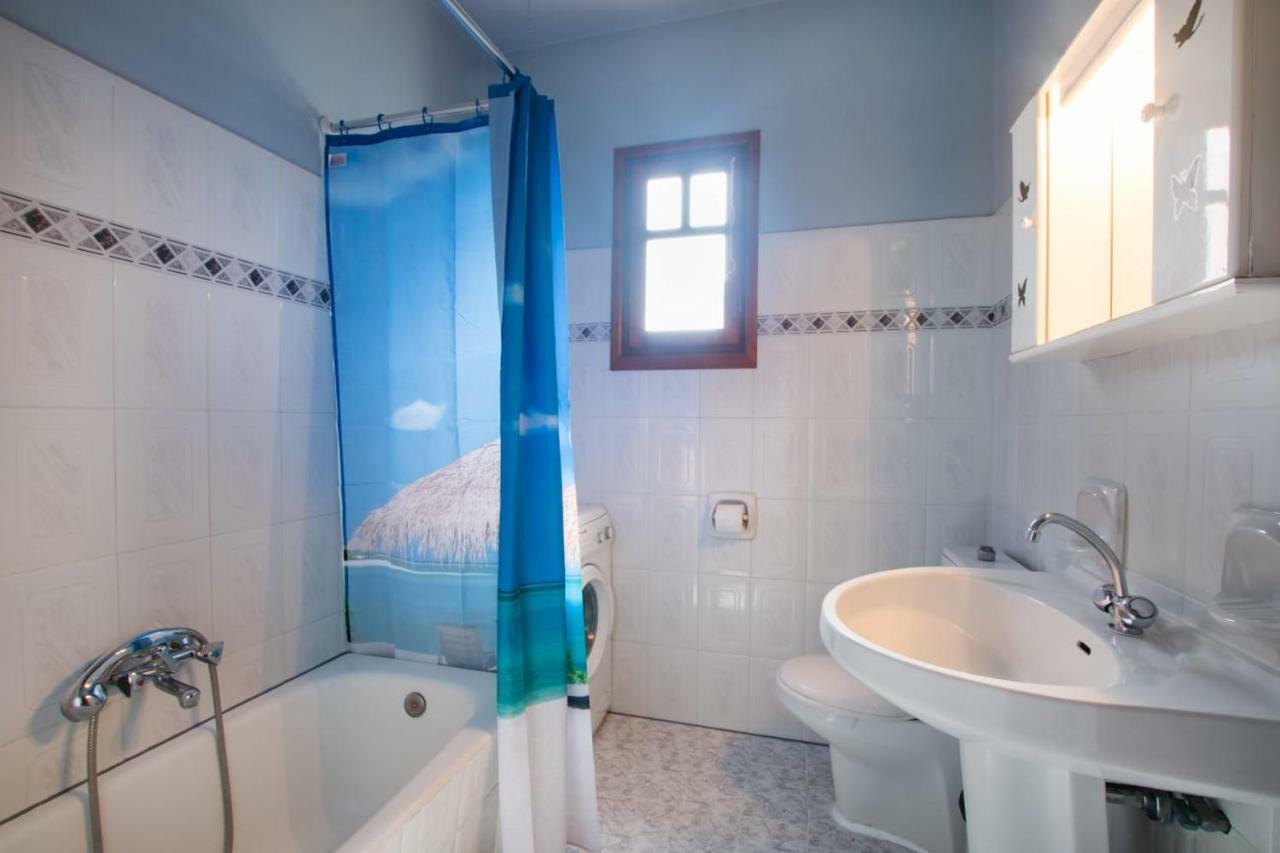 Roumeliotis House * Karpathos Town (Pigadia)